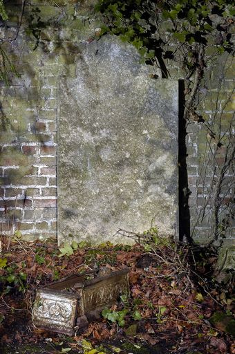 Tombeau (stèle funéraire) de la famille Leprince (ancien enclos funéraire)