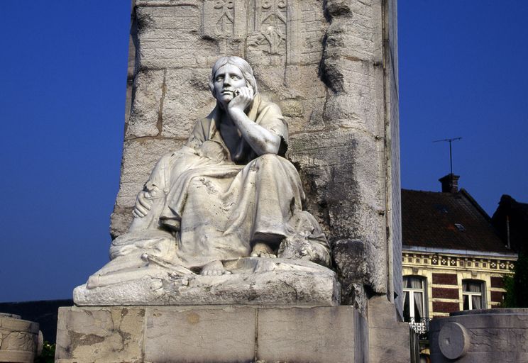 Groupe sculpté (figure colossale) : Allégorie de la ville de Roye bombardée
