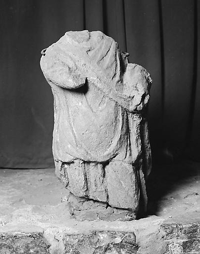 Statue (petite nature) : l'homme