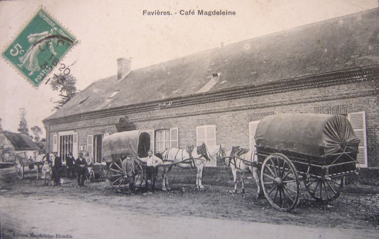 Ancienne ferme et épicerie-mercerie-café, ancien relais-auberge, de Favières, dit café Magdeleine