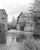 Ancien moulin à farine et ancienne usine textile, devenus entrepôt agricole