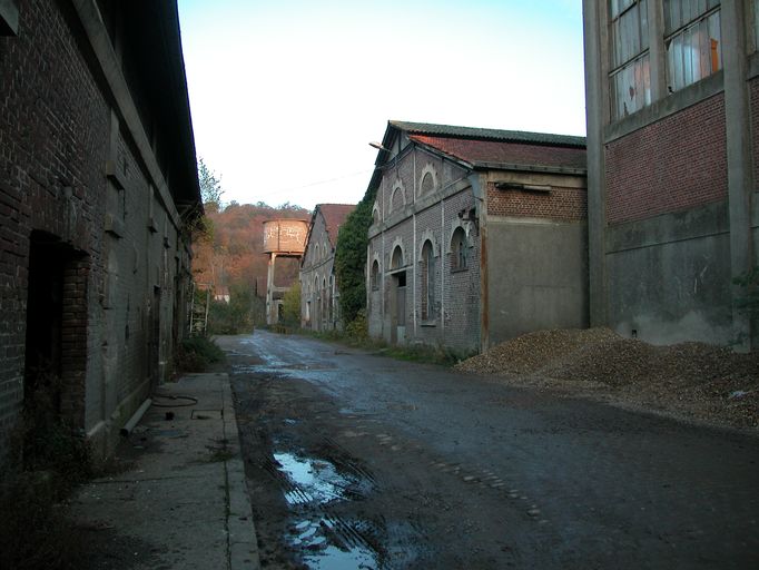 Filature de laine Lefèvre, puis Poiret Frères et Neveu, puis filature de laine et usine de teinturerie des Laines du Bon Pasteur, puis Société des Filatures et Teintureries de Saint-Épin