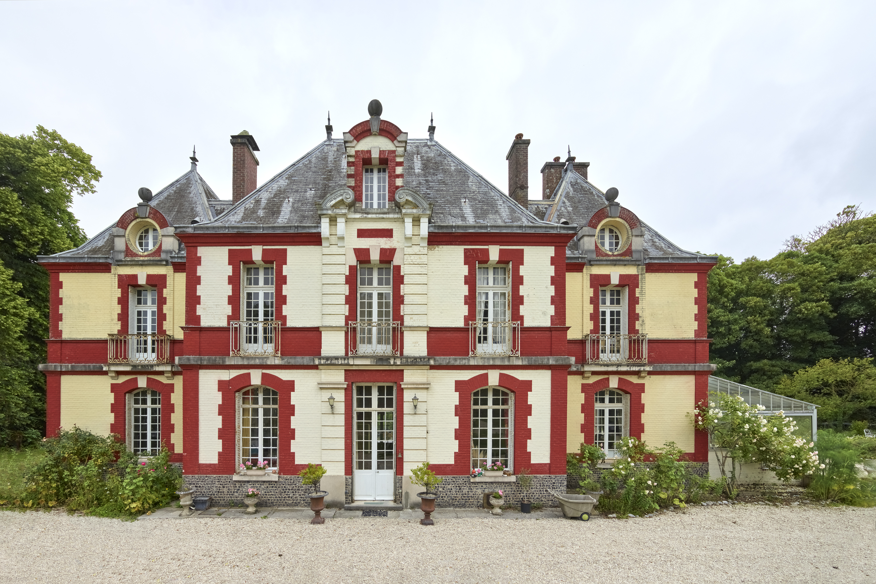 Ancien pavillon de chasse, puis Institution Sangnier, actuellement demeure et gîte rural, dit château des Lys