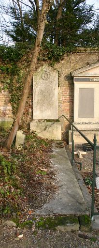 Tombeau (stèle funéraire) de la famille Plaisant-Paris