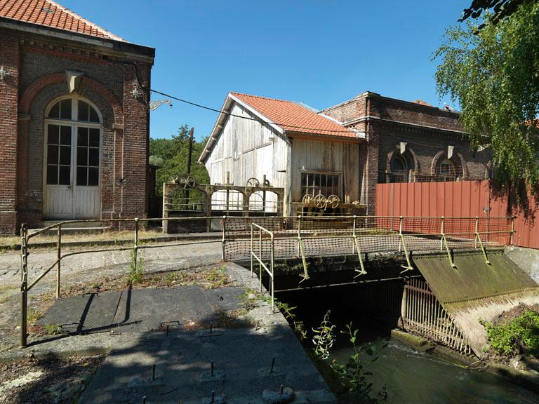 Ancien tissage de toiles et de velours, dit manufacture de velours Cosserat