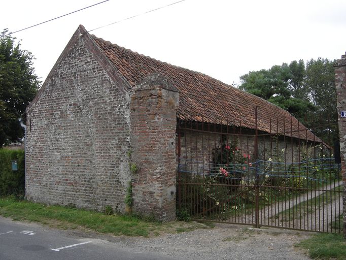 Ancienne ferme et café à Pendé