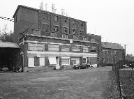 Façades du bâtiment de production construit en 1934 et des bureaux.