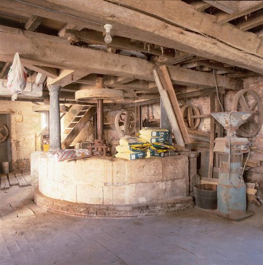 Ancien moulin à farine, dit Grand moulin de Roy, puis Moulin Renet, puis Doucet, puis Grégoire, puis Becquerel