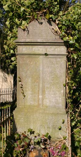 Tombeau (stèle funéraire) de la famille Billioux-Deschamps
