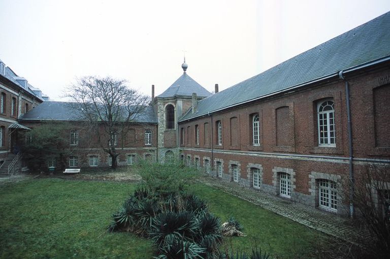 Ancien hôpital général, puis hospice de Douai (actuellement maison de retraite)