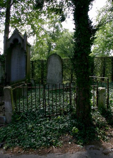 Tombeau (stèle funéraire) de la famille Petit-Labbé