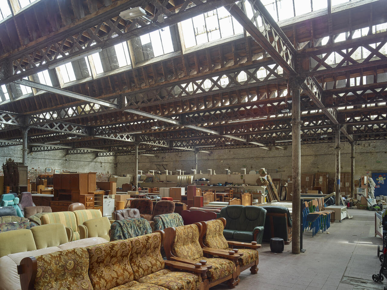 Filature et tissage de laine peignée Théophile Legrand, puis Les fils de Théophile Legrand, puis tissage et usine de construction mécanique Adrien Legrand & Cie, actuellement entrepôt industriel de la communauté d'Emmaüs