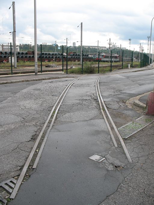 Ancienne fonderie de fer et de cuivre Durand, puis Fonderies de Creil, puis de la Société des Constructions Mécaniques de Creil, actuellement entrepôt industriel