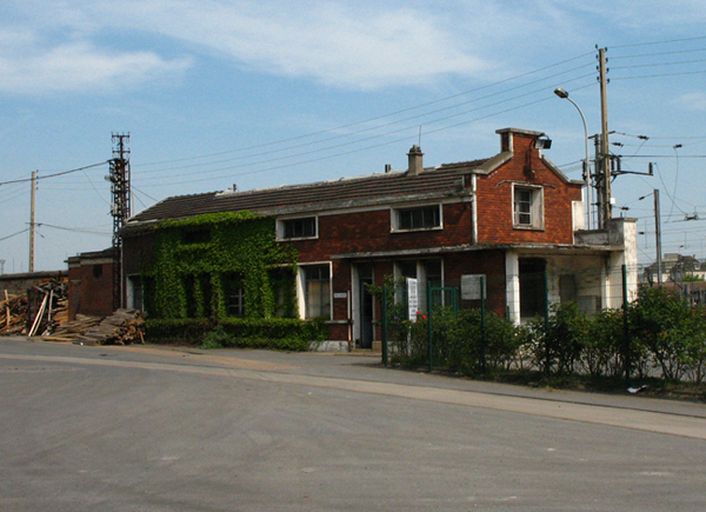 Usine de petite métallurgie (clouterie) Denille, puis tréfilerie Guttin-Landais, puis Forges, Tréfileries et Pointeries de Creil, puis Tréfilunion, puis ACOR