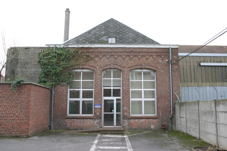 Ancienne usine de dentelle mécanique, tissage de tulle, blanchiment et apprêt Cliff, usine de dentelle Everwear Candlewick, confection Michel et entreprise Zarini, puis atelier de bobinage Bourgeois