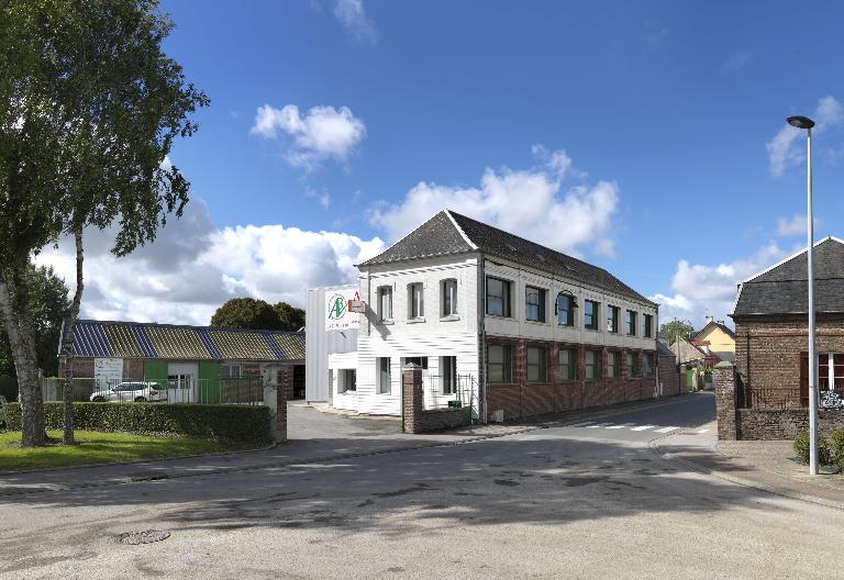 Ancienne serrurerie Parise, puis Lacotte et fonderie Caron, devenue usine de petite métallurgie Lecat Porion, aujourd'hui Atelier de Bobinage du Vimeu