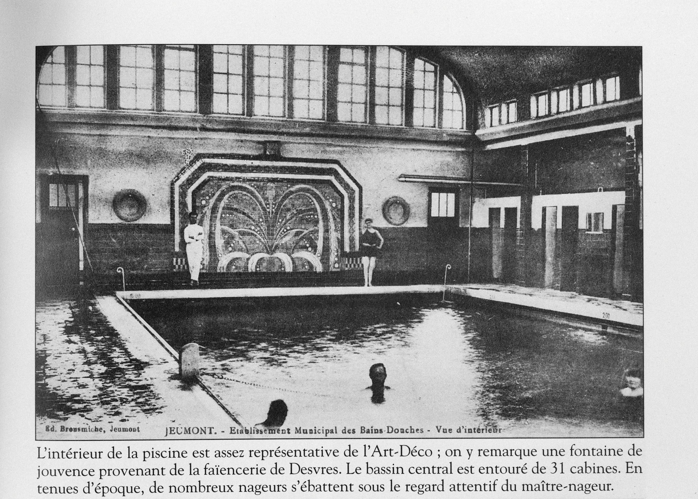 Anciens bains-douches et piscine