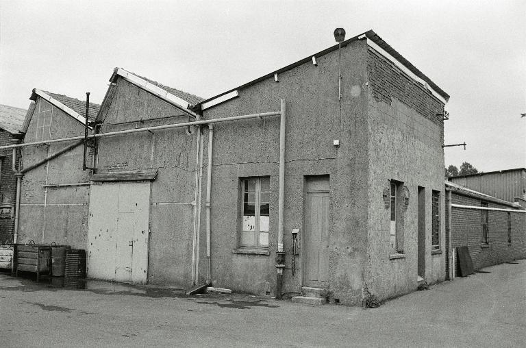 Ancienne serrurerie Parise, puis Lacotte et fonderie Caron, devenue usine de petite métallurgie Lecat Porion, aujourd'hui Atelier de Bobinage du Vimeu