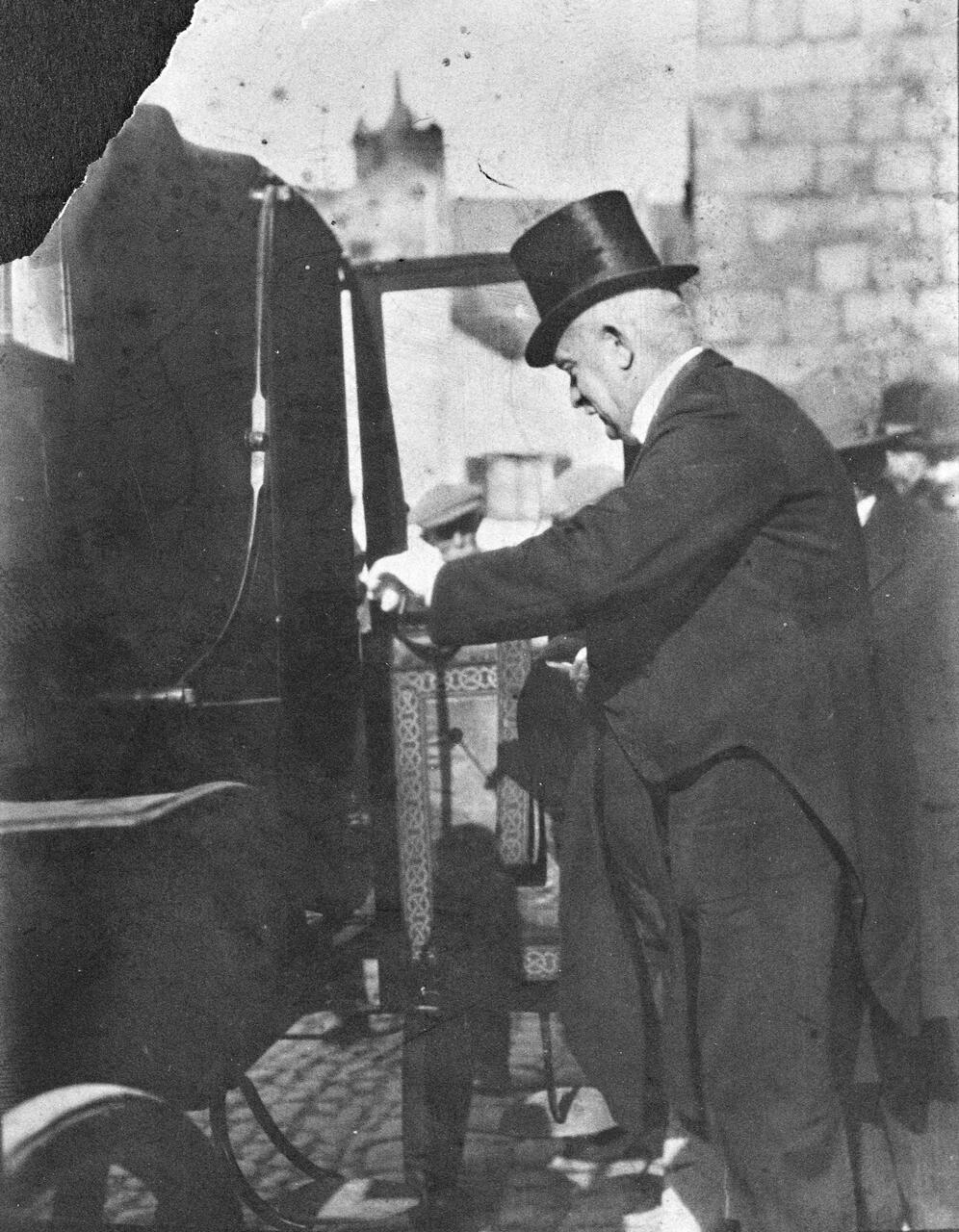 Ancien atelier de forge et carrosserie, puis magasin de commerce H. Delgery, actuellement immeuble à logements