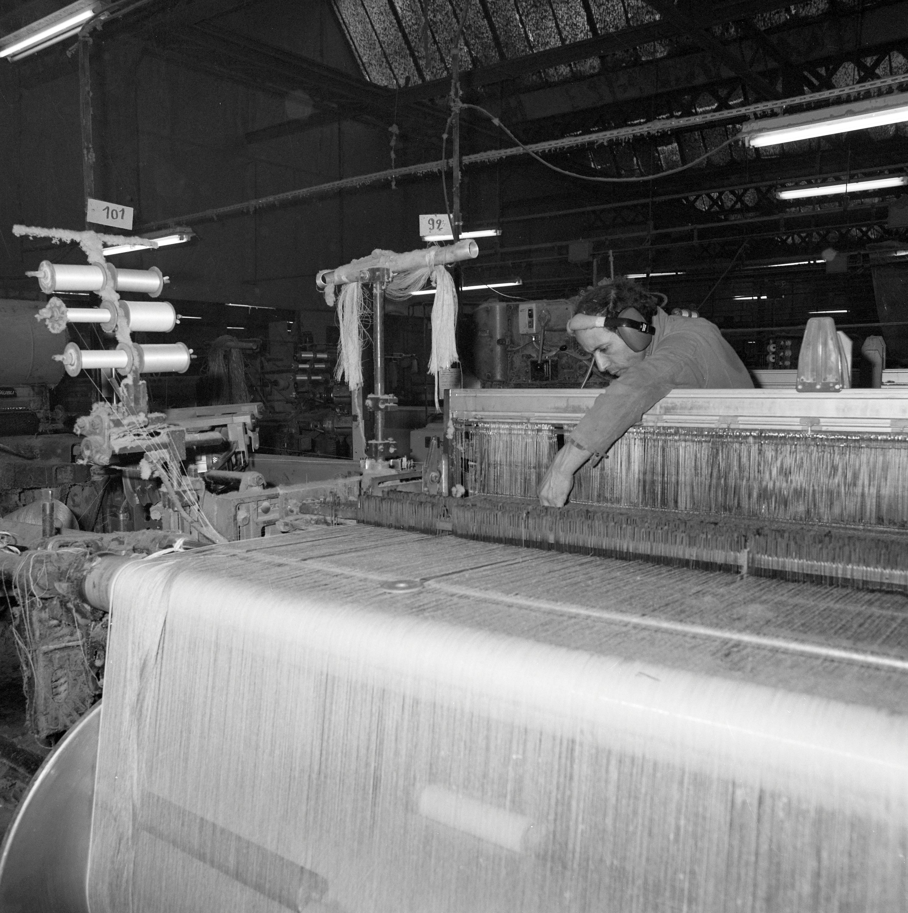 Filature et tissage Dubois et Charvet-Colombier, puis filature de coton M. & C. Charvet, puis filature de lin et tissage de toiles A. & P. Charvet, puis tissage Charvet SA, actuellement centre de formation Greta