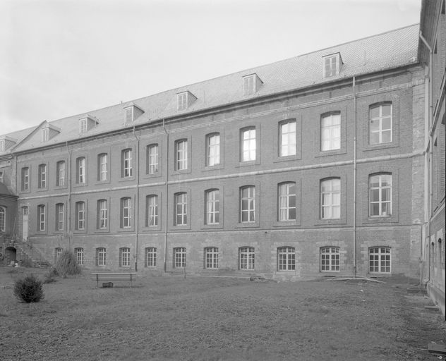 Ancien hôpital général, puis hospice de Douai (actuellement maison de retraite)