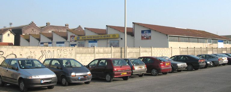 Ancienne usine de préparation de produit minéral (usine de briquettes) de la Société des Charbons et Cokes Calibrés, puis fonderie de zinc Vignal, puis fonderie de fer Sirmétal, puis tréfilerie (usine de ressorts)