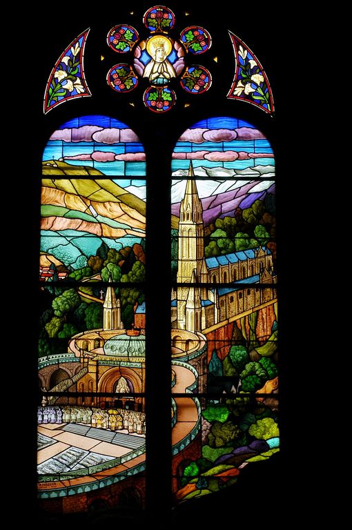 Verrière figurée, dite vitrail tableau (baie 40) : Le sanctuaire de Lourdes