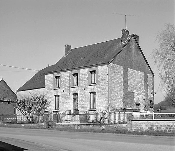 Ancien hôtel de voyageurs à Logny-lès-Aubenton