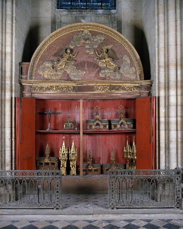 Armoire à reliquaires