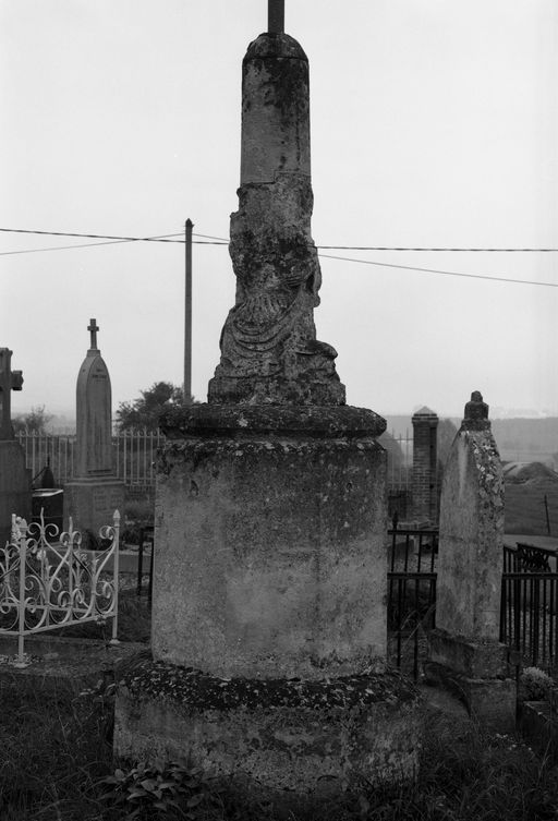 Croix de cimetière de Porquéricourt