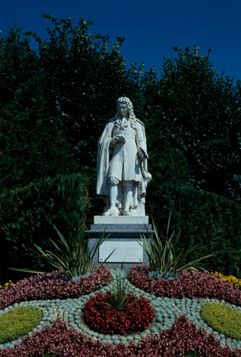 Statue : Jean de La Fontaine