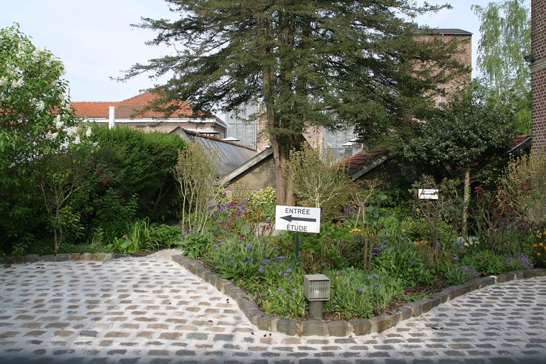 Ancienne passementerie Lebée, tissage de coton Chatelain & Black, usine de Coulaincourt Décaudin & Béguin, puis de La Cotonnière de Saint-Quentin, confection Cotariel, puis imprimerie et magasin