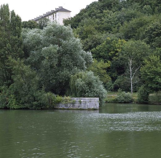 Ecluses sur l'Oise canalisée à Pont-Sainte-Maxence