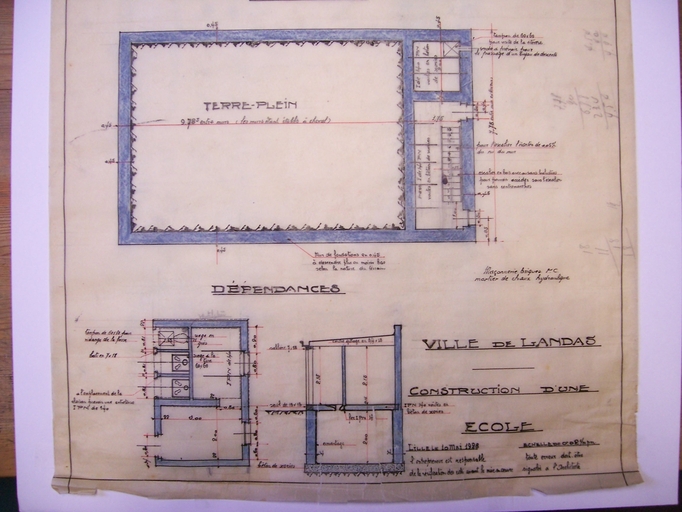 Ancienne école primaire de filles et maternelle Sainte-Bernadette de Landas, actuellement école Saint-Bernadette et Saint-Joseph