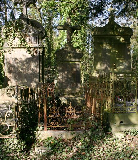 Tombeau (stèle funéraire) de la famille Vercnocke-Pouvillion