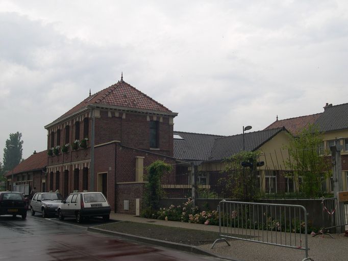 Ancienne mairie et école primaire de garçons, actuelle mairie de Salouël