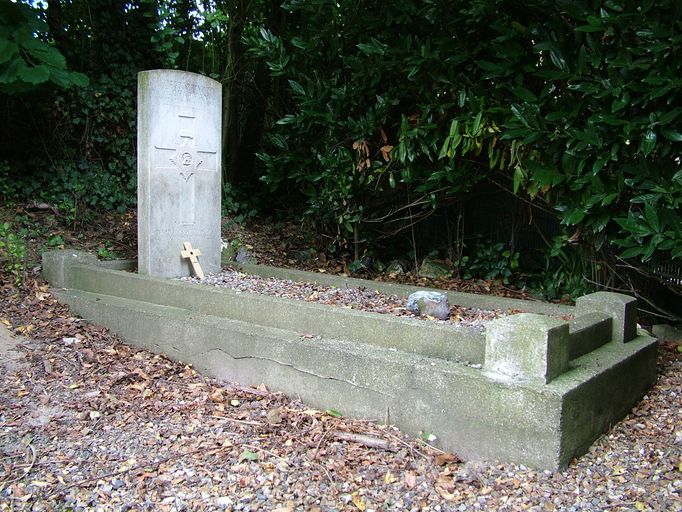 Église paroissiale Saint-Pierre et ancien cimetière de Bouchon