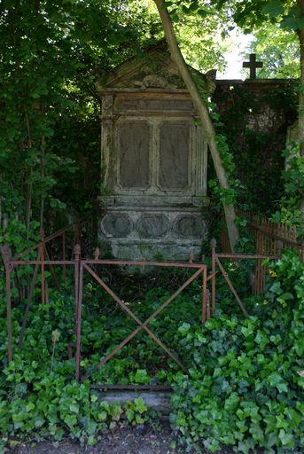 Tombeau (stèle funéraire) de la famille Dupuich-Debeauvais