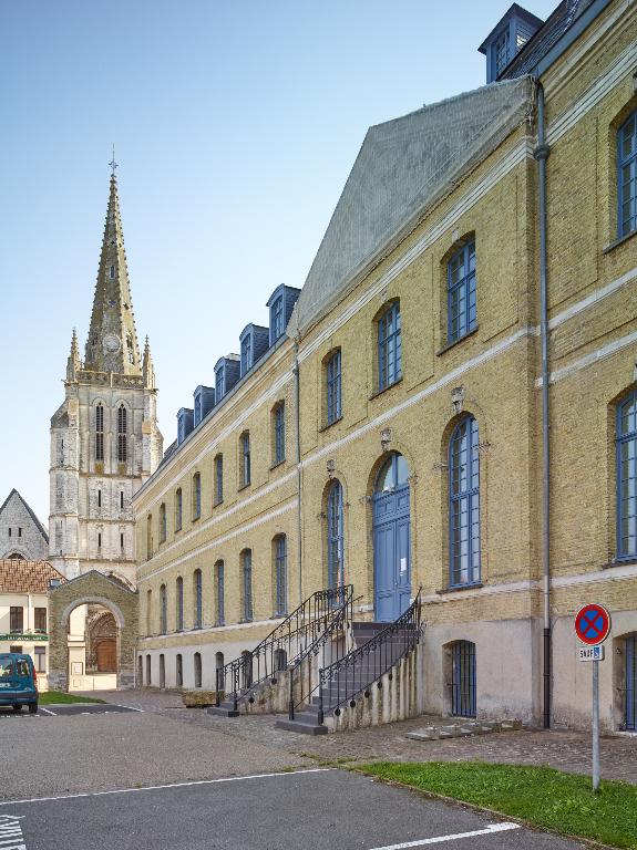 Ancien hôpital général de Saint-omer, dit hôpital général Saint-Louis, puis hospice Saint-Louis (actuellement centre administratif et hôtel de ville)