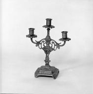 Deux chandeliers