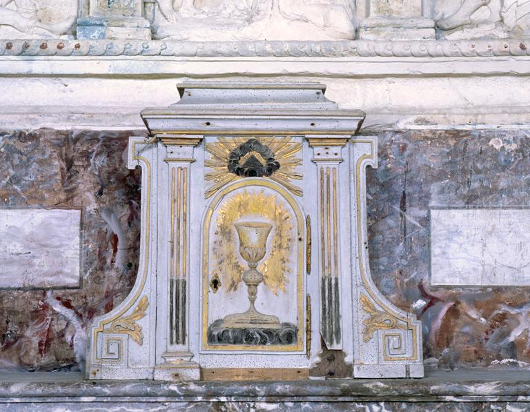 Ensemble du maître-autel (autel tombeau, degré d'autel, gradin d'autel, tabernacle)