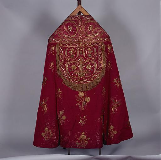 Chape de Monseigneur François Leuillieux dite pluvial (ornement rouge)