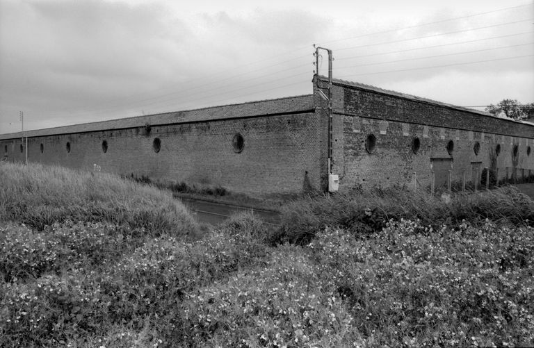 Anciens moulins, puis scierie, devenue filature et tissage de jute Saint Frères à Berteaucourt-les-Dames, dit d'Harondel, puis usine de meubles Sièges de France