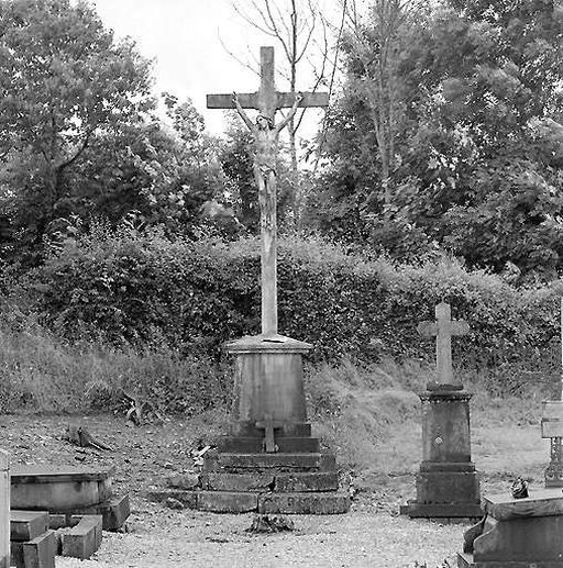 Croix de cimetière à Aubenton