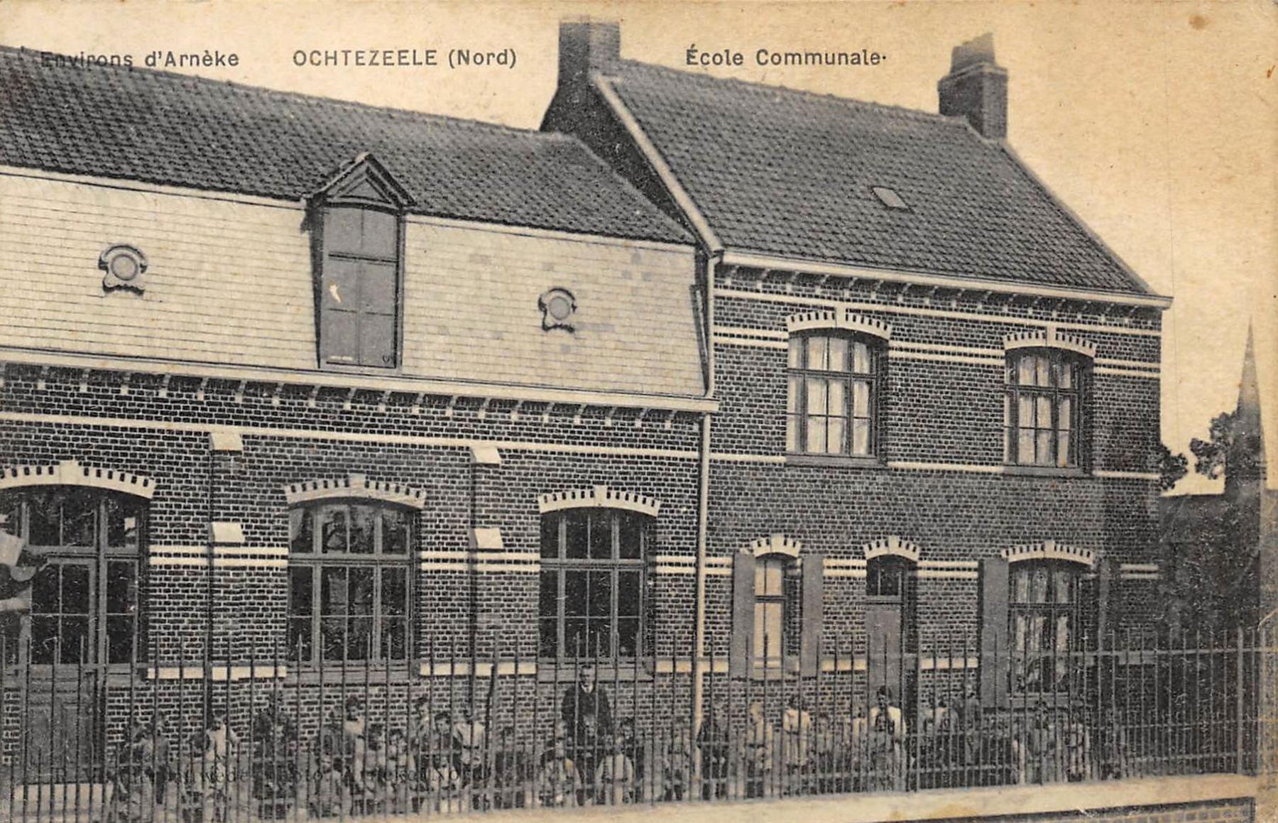 Ancienne école mixte, actuellement mairie-école d'Ochtezeele