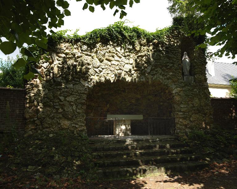 Eglise paroissiale et ancien cimetière Notre-Dame-de-l'Assomption à Athies