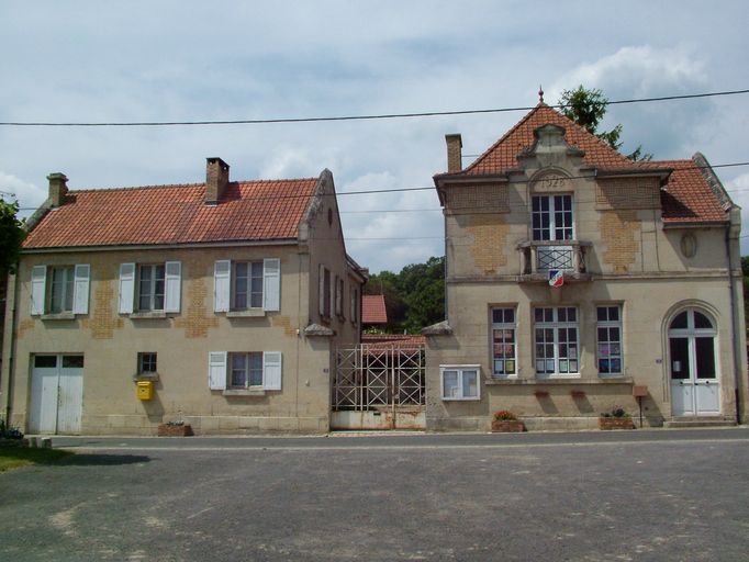 Mairie et ancienne école primaire de Vassogne