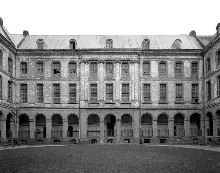 Ancien hôpital général de Lille, puis hospice dit hospice général (actuellement école de commerce)