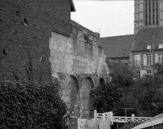 Ancien hôpital Saint-Germain de Noyon, devenue église paroissiale et cimetière Saint-Germain (détruit)