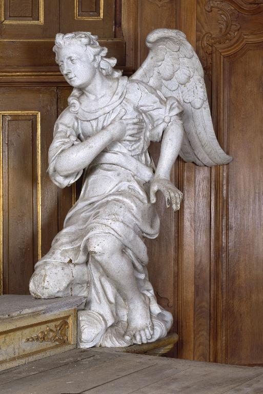 Ensemble de deux statues du maître-autel (en pendant) : anges adorateurs